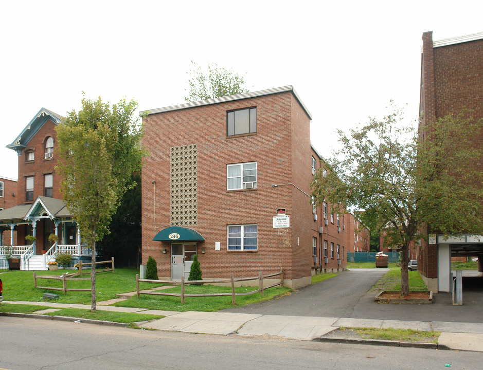 246 Laurel St in Hartford, CT - Building Photo