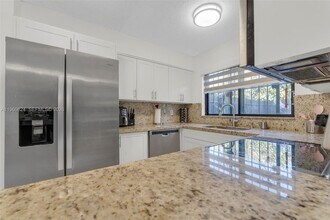 6502 Kendale Lakes Dr in Miami, FL - Building Photo - Building Photo