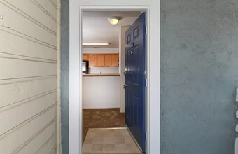 2915 N Texas St, Unit 214 in Fairfield, CA - Building Photo - Building Photo