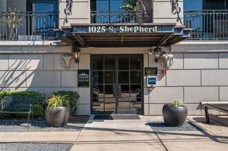 1025 S Shepherd Dr in Houston, TX - Building Photo - Building Photo