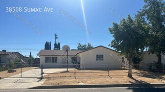 38508 Sumac Ave in Palmdale, CA - Building Photo