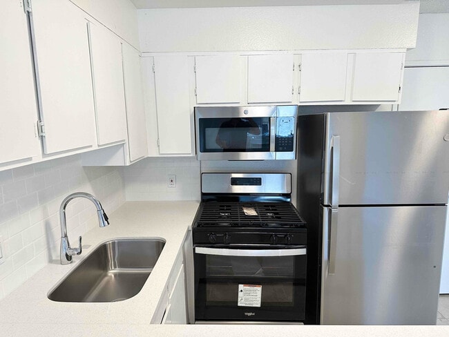 149 N Commonwealth Ave in Los Angeles, CA - Building Photo - Building Photo