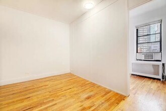 301 E 53rd St in New York, NY - Building Photo - Building Photo