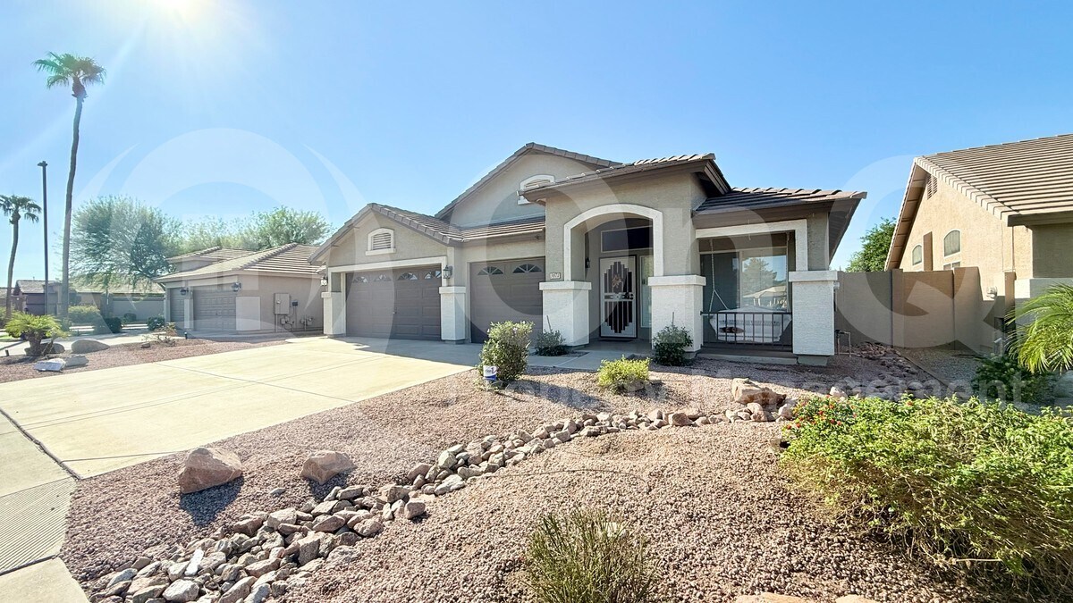3871 E Olive Ave in Gilbert, AZ - Building Photo