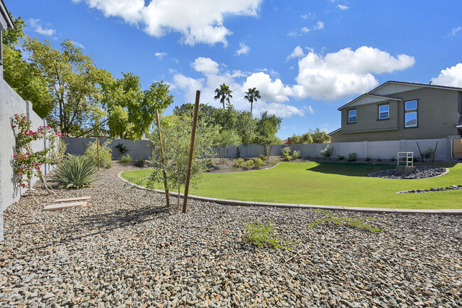 Medina Court in Mesa, AZ - Foto de edificio - Building Photo