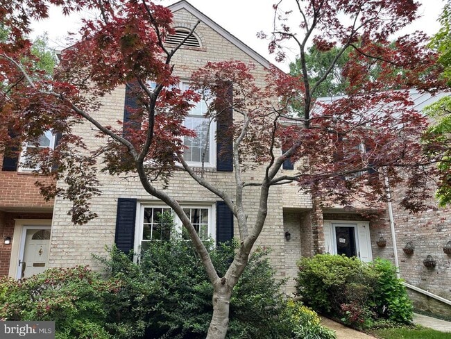 property at 6604 Rosecroft Pl