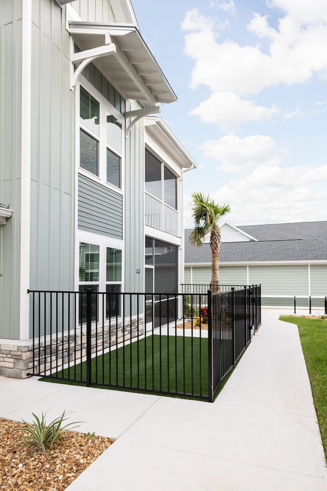 Palm Grove Luxury Apartments in Ellenton, FL - Foto de edificio - Building Photo