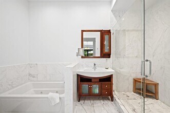 2437 Castilla Isle in Fort Lauderdale, FL - Building Photo - Building Photo