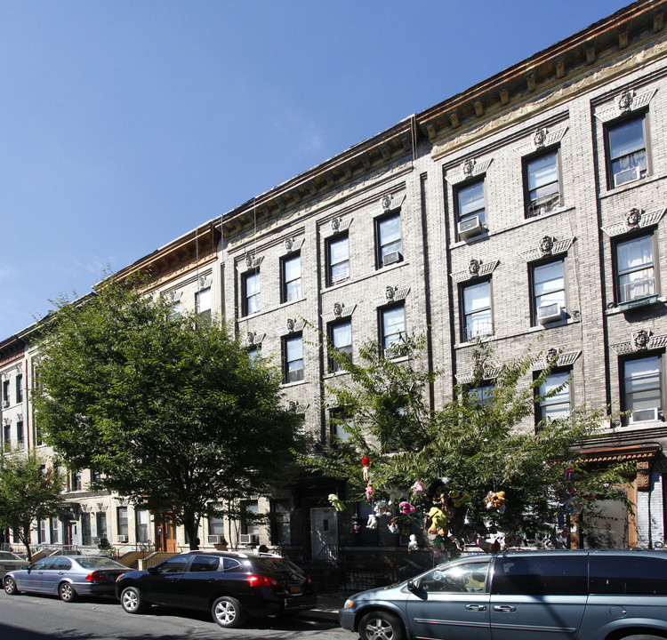 305 Troutman St in Brooklyn, NY - Foto de edificio