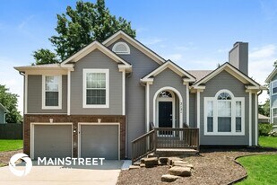 2121 SE 7th St in Lee's Summit, MO - Building Photo