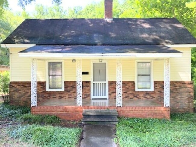 property at 621 N Mountain St