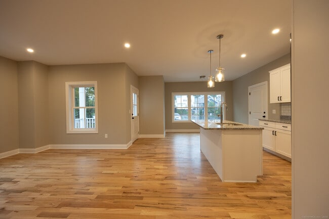 215 Old Towne Rd in Cheshire, CT - Building Photo - Building Photo