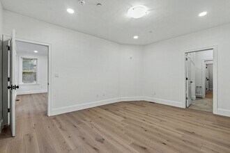 19 Lily Pond Ln, Unit 2 in Lexington, MA - Foto de edificio - Building Photo
