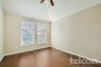 13129 Padre Ave in Fort Worth, TX - Foto de edificio - Building Photo