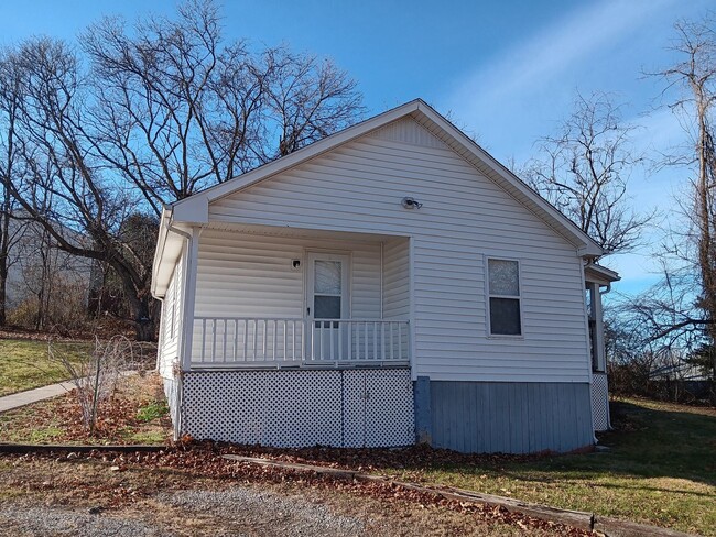 962 High St NE in Christiansburg, VA - Building Photo - Building Photo