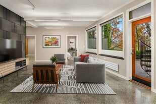 2564 Dexter Ave N in Seattle, WA - Building Photo