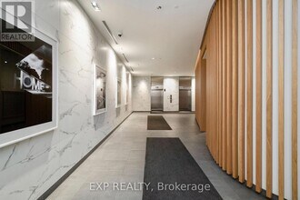 120 Varna Dr in Toronto, ON - Building Photo - Building Photo