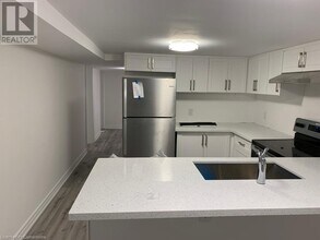59 E 44th St in Hamilton, ON - Building Photo - Building Photo