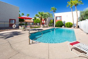 Santorini Villa Apartments in Phoenix, AZ - Building Photo