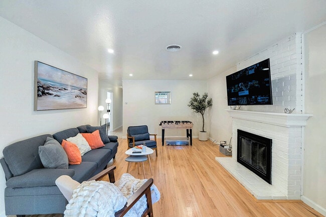property at 945 Kingfisher Dr