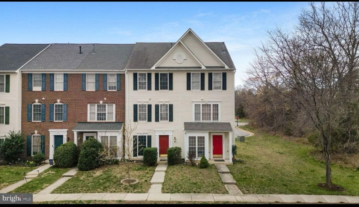 42804 Pilgrim Square in Chantilly, VA - Building Photo