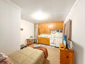 208 2nd St S-Unit -6 in Hallock, MN - Building Photo - Building Photo