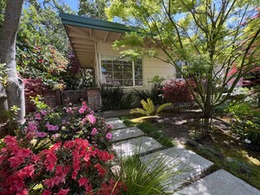 745 La Para Ave in Palo Alto, CA - Foto de edificio - Building Photo