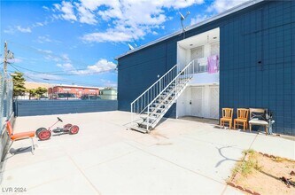 2913 Stewart Ave-Unit -1 in Las Vegas, NV - Building Photo - Building Photo