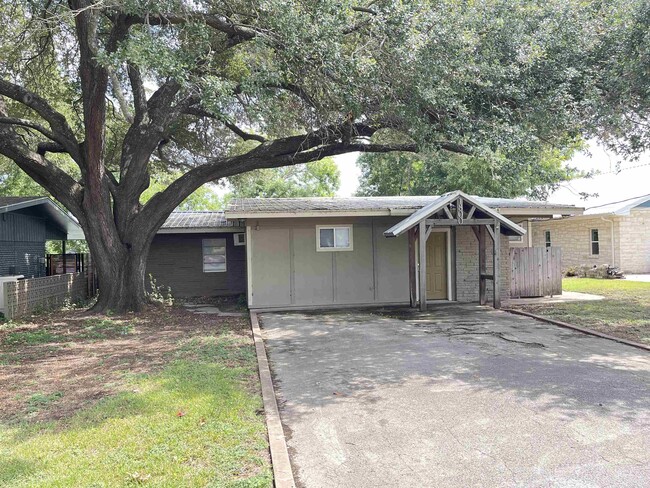 property at 1800 Bluebonnet Ln