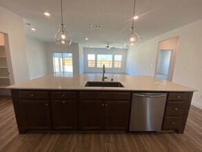 106 W Tyler Ave in Visalia, CA - Building Photo - Building Photo