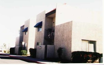 Palomino Pointe in Phoenix, AZ - Building Photo - Building Photo