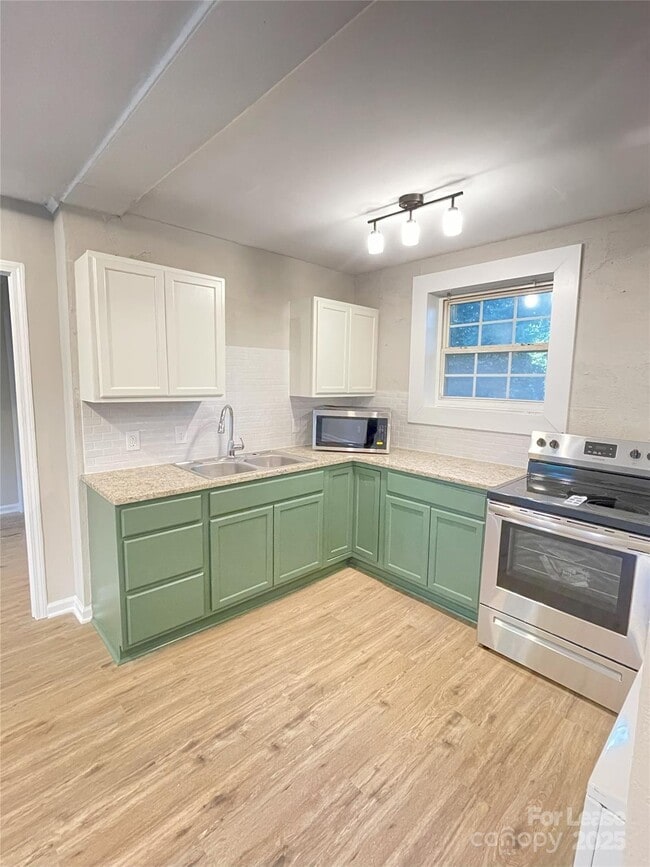 2800 Carol Ave in Charlotte, NC - Building Photo - Building Photo