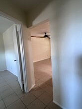 1040 Bert Rd, Unit 5 in Jacksonville, FL - Building Photo - Building Photo