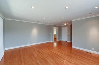 6558 Crown Blvd in San Jose, CA - Building Photo - Building Photo