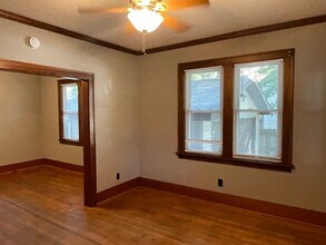 904 N Busey Ave in Urbana, IL - Foto de edificio - Building Photo