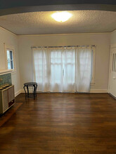 1952 1/2 S La Salle Ave in Los Angeles, CA - Building Photo - Building Photo