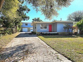 733 Buena Vista Ave in Ormond Beach, FL - Building Photo