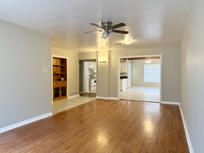 403 Tanglewood in San Antonio, TX - Building Photo - Building Photo