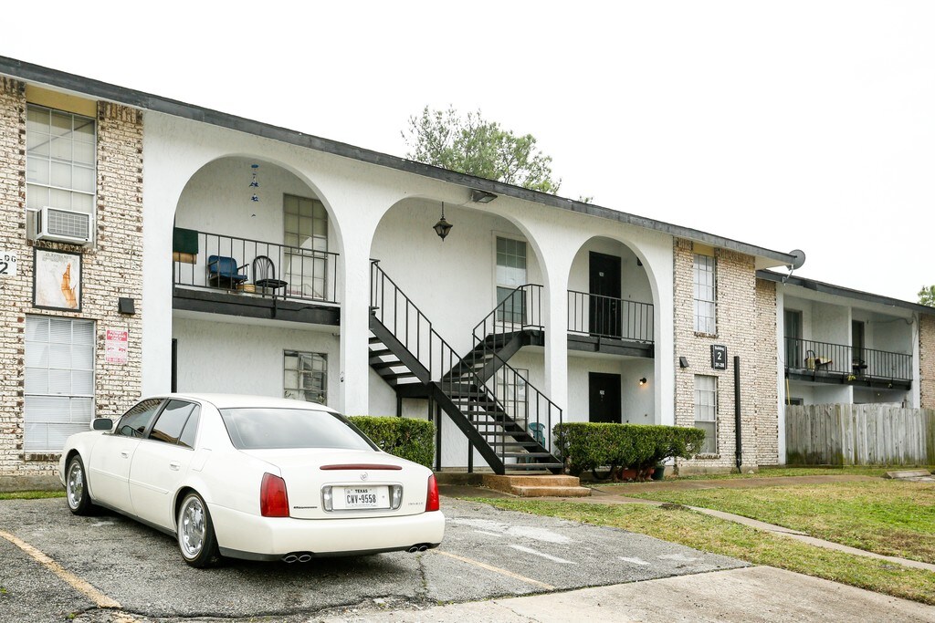The Pines at Leonora Park Houston, TX Apartments