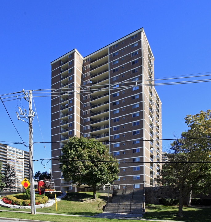 Shaughnessy Place in Toronto, ON - Building Photo