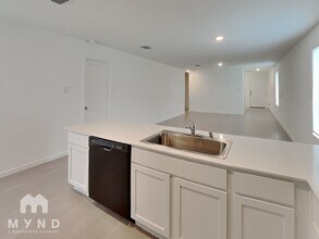 217 Poplar Pl in Wilmer, TX - Building Photo - Building Photo