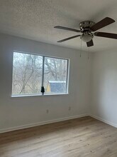 813 Lexington Rd, Unit B in Elgin, TX - Building Photo - Building Photo