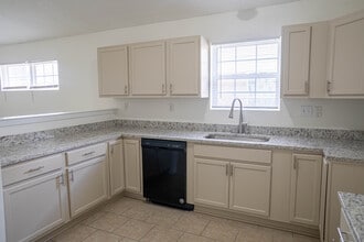 4721 Waterfront Oak Dr in Memphis, TN - Foto de edificio - Building Photo