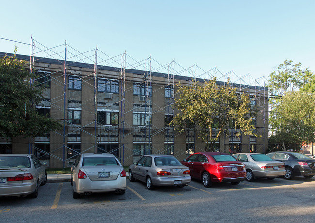 Denton Green in New Hyde Park, NY - Foto de edificio - Building Photo