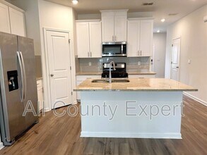 5190 Glade Park Dr in Lilburn, GA - Building Photo - Building Photo