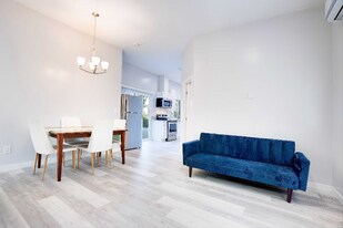 781 Canyon Point Ln in San Diego, CA - Building Photo