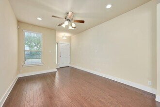 7512 Easy Wind Dr in Austin, TX - Building Photo - Building Photo