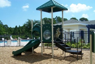 Park at Palm Bay Apartments in Palm Bay, FL - Foto de edificio - Building Photo