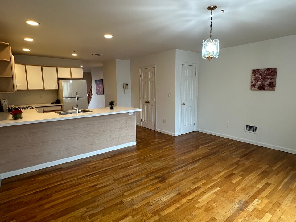 100 Halstead Ave in Harrison, NY - Building Photo