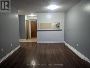 3050 Ellesmere Rd in Toronto, ON - Building Photo - Building Photo